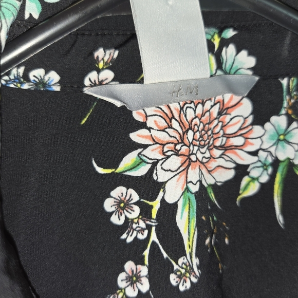 H&M Floral Black Women's Top - Picture 2 of 5